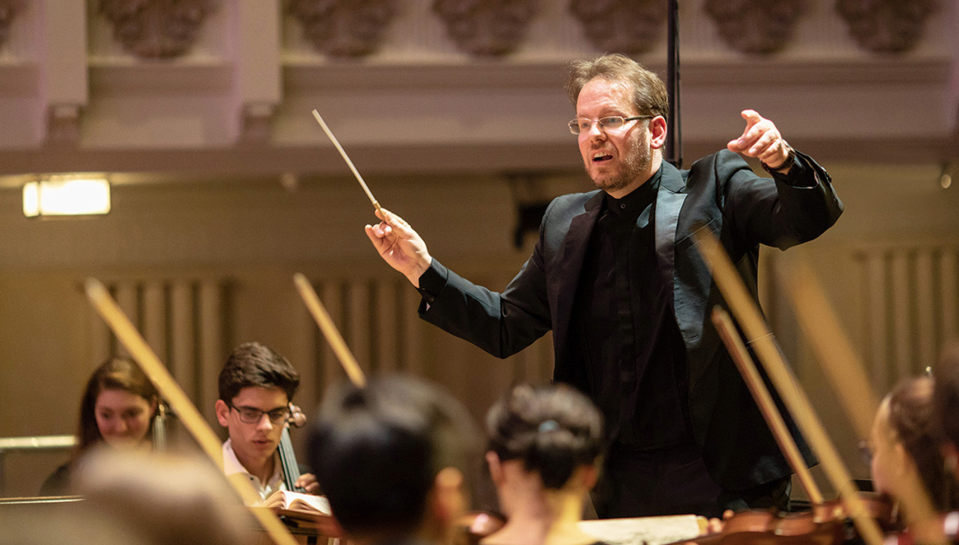 Oliver Gooch conducting an orchestra