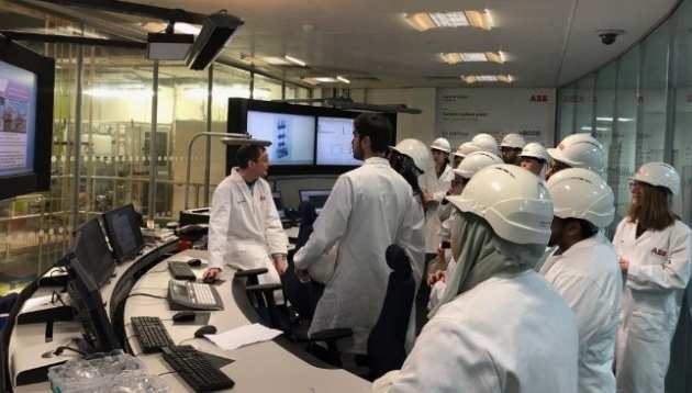 Students at Carbon Capture and Storage CCS tour